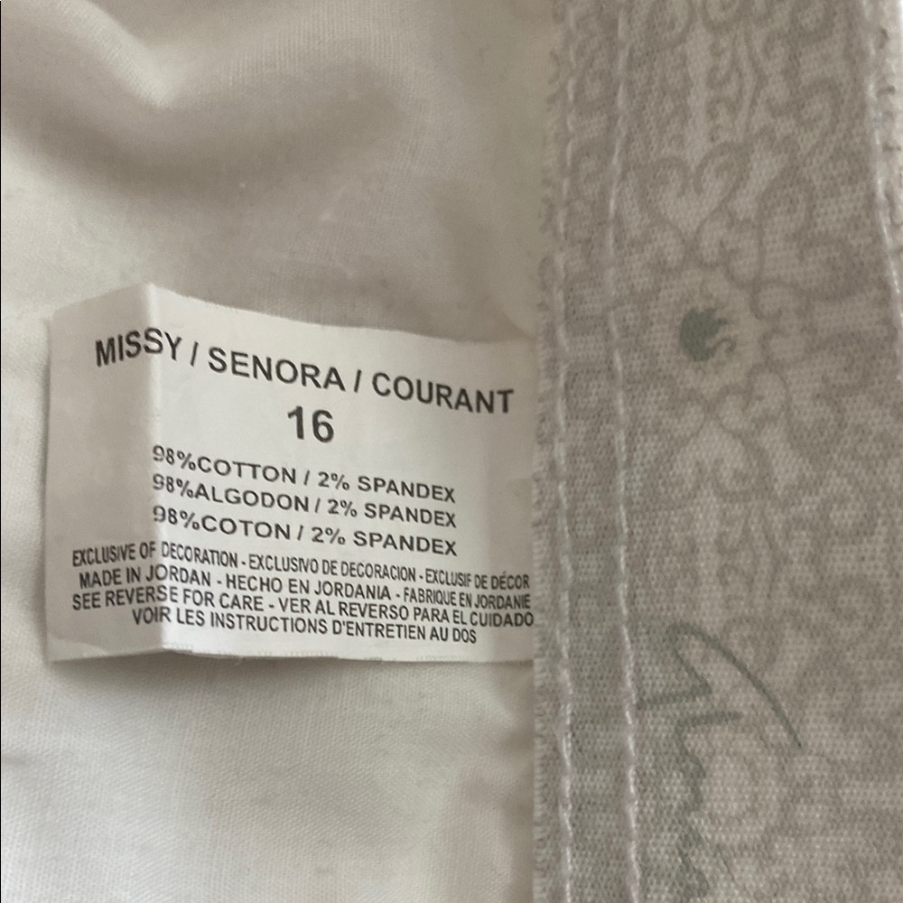 Gloria Vanderbilt White Capris - Picture 7 of 8